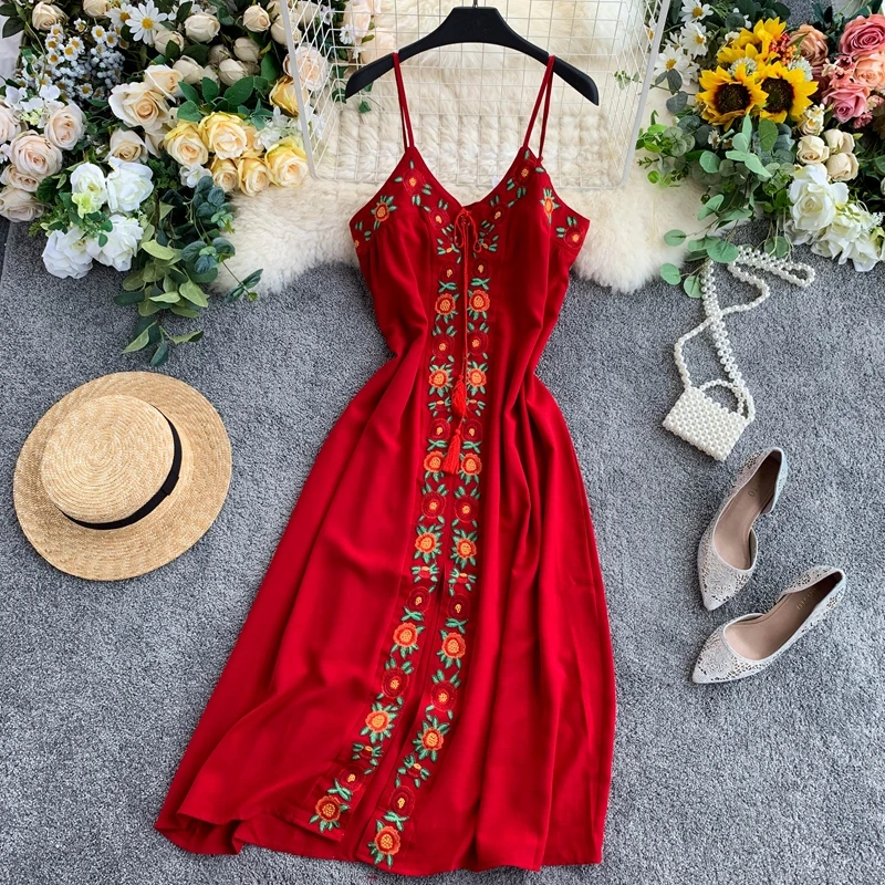 Женское платье на бретельках белое с вышивкой в этническом стиле 2019 | Женская