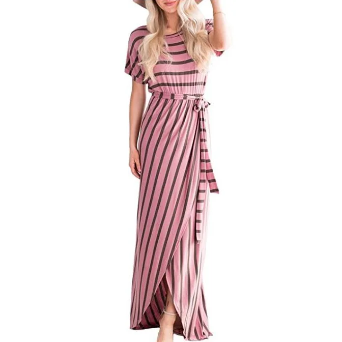 Женское платье в полоску длинное праздничном стиле с коротким рукавом и поясом