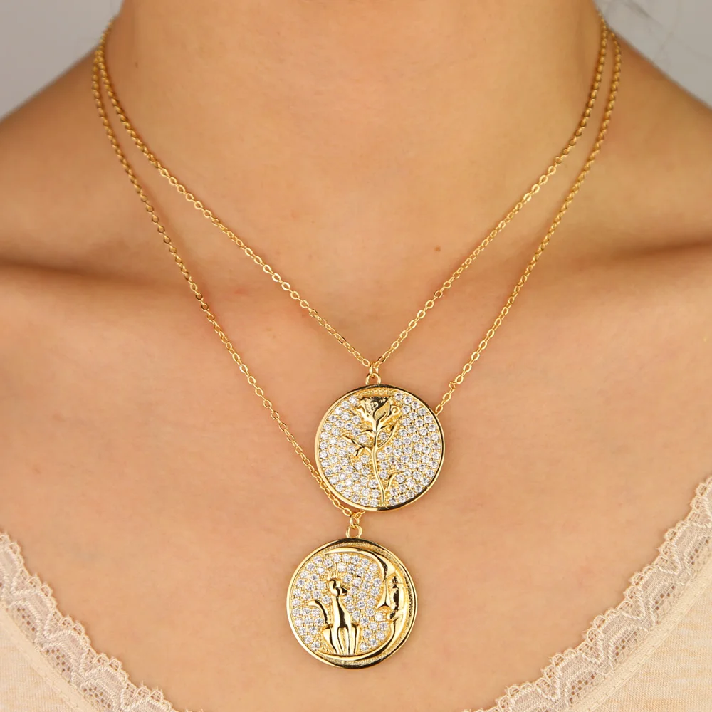 Ожерелье с круглой подвеской в виде монеты белым кубическим цирконием