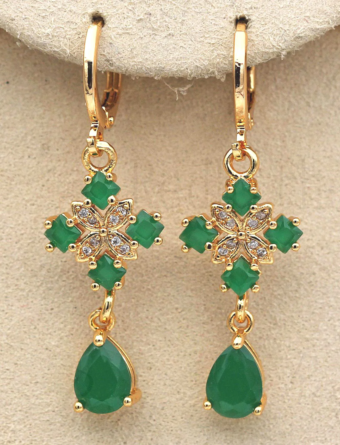 Серьги-подвески женские золотого цвета в форме цветка виде капли циркониевое