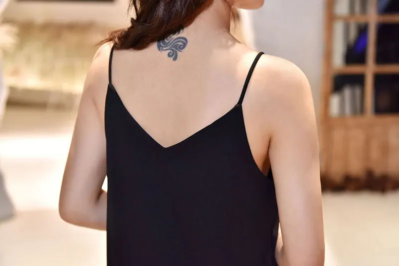 Женское платье на бретельках с v-образным вырезом однотонное длинное весна-лето