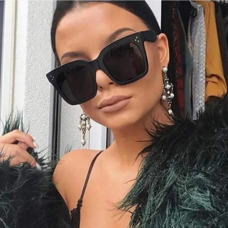 Kim Kardashian Sunglasses Women Flat Top Eyewear Lunette Femme Classic Luxury Brand Sunglasses Ladys Rivet Square Glasses