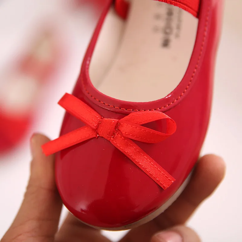 Кожаные туфли для девочек вечеринок весенние 2018 новые модные кожаные с красным