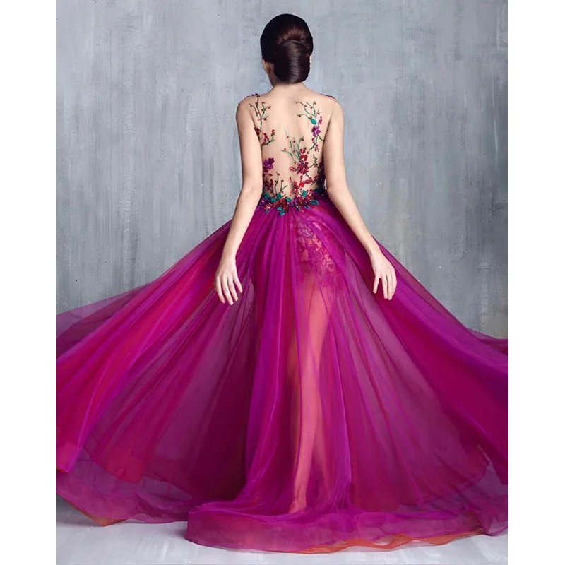 Элегантные вечерние платья Tony Chaaya с аппликацией из бисера и прозрачной