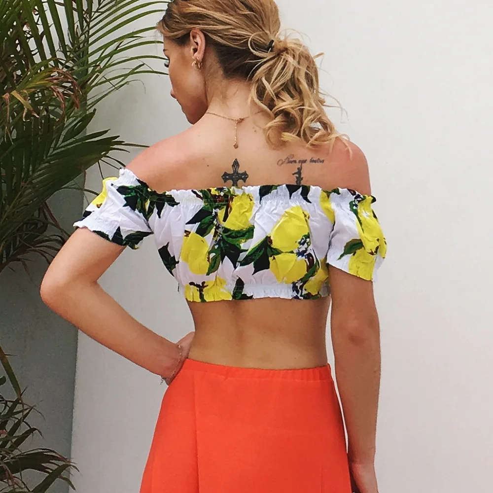 Женский короткий топ с открытыми плечами летний коротким рукавом и принтом
