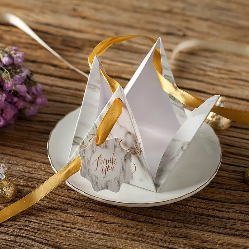 

20Pcs Chocolate Box With THANKS Card & Ribbon New Pyramid Style Candy Box Wedding Favors Gift Boxes Party Supplies