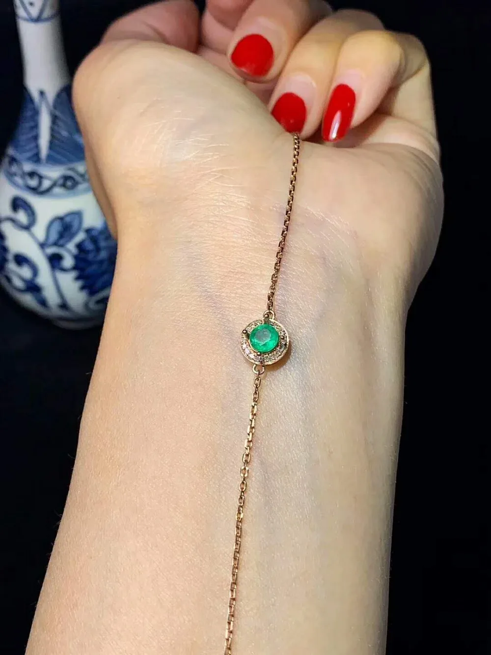 Видео! Браслеты женские из изумрудов и бриллиантов желтое золото 18 карат 5 мм |