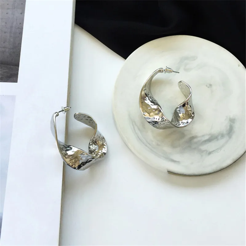 

Elegant and fresh irregular geometrical earrings Contracted fashion earrings exquisite jewelry wholesale earrings female student