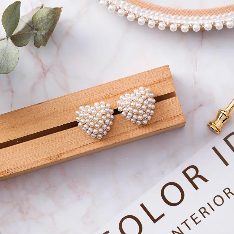 

2019 New Arrival Heart Simulated-pearl Women Classic Stud Earrings Korean Sweet Loving Earrings Women Simple Heart Jewelry
