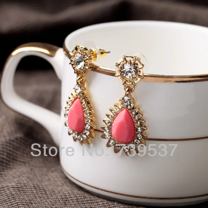 Высококачественные розовые акриловые женские серьги золотого цвета со слезой |