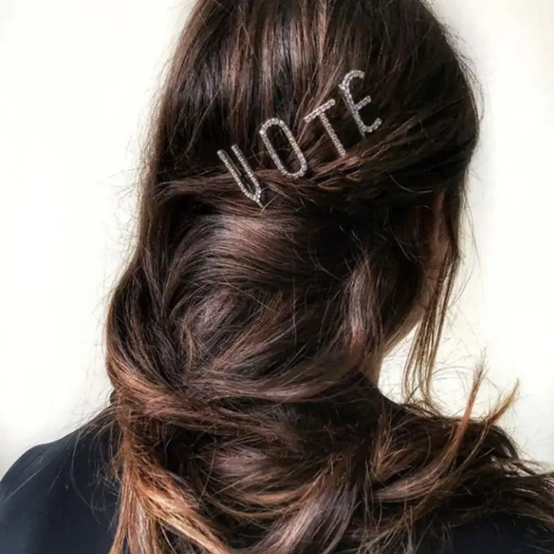 Женская заколка для волос с большими A Z буквами одним словом минималистическая