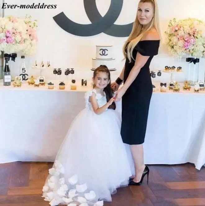 Chic White First Holy Communion Dresses Appliques Ball Gowns Flower Girls Dresses For Wedding With Hand Made Flowers - Цвет: Same as picture