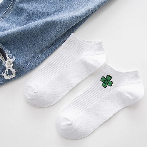 Four-leaf clover Новинка; сезон весна-лето; корейские белые короткие носки в стиле Харадзюку с забавными героями мультфильмов; Новинка; женские хлопковые носки с вышивкой «молоко, солнце, монстр» - Цвет: Four-leaf clover