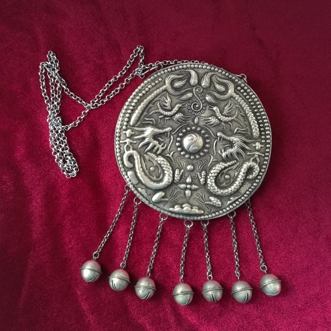 

Guizhou ethnic wind necklace handmade Miao silver retro jewelry Exaggerated long Shuanglong sweater chain