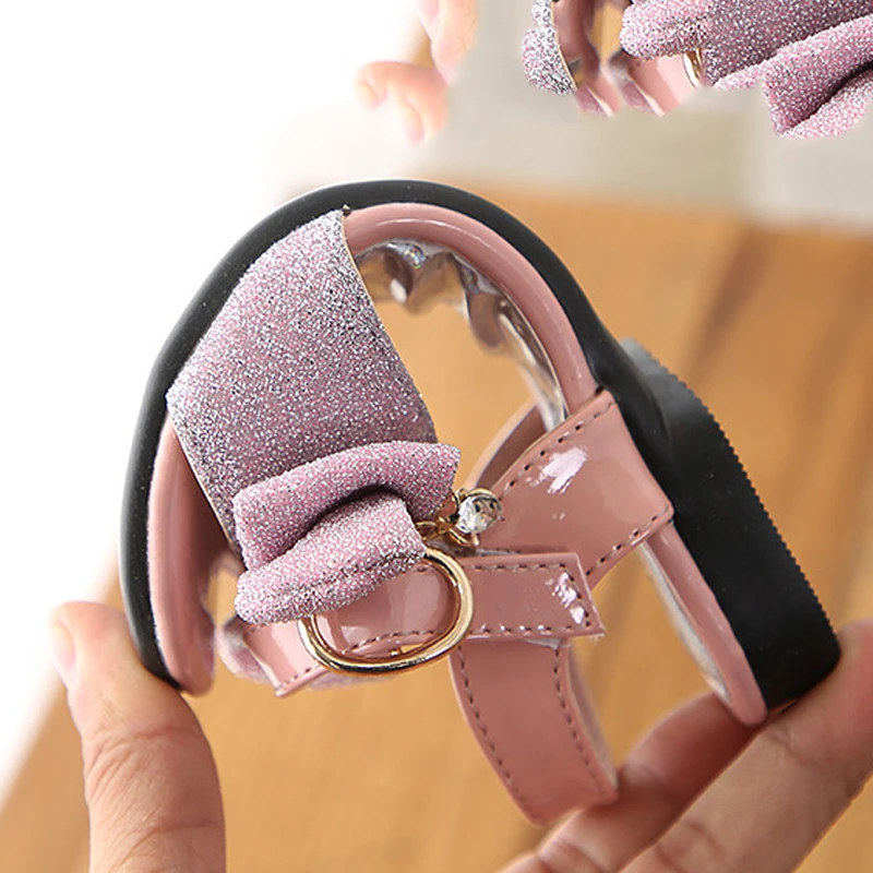 Сандалии принцессы с бантом Новое поступление пляжная обувь на низкой танкетке