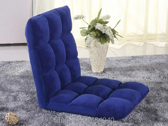 Небольшой диван стул погремушка одного татами пол окна и раскладной кровать