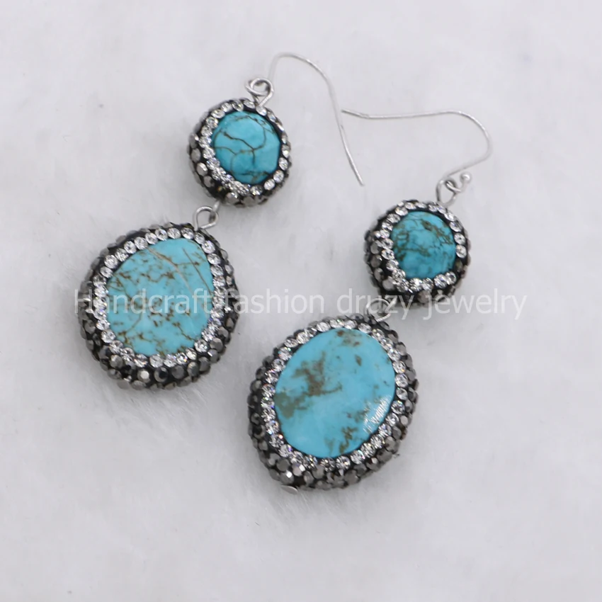 Серьги-подвески из натурального зеленого камня с круглым зеленым камнем