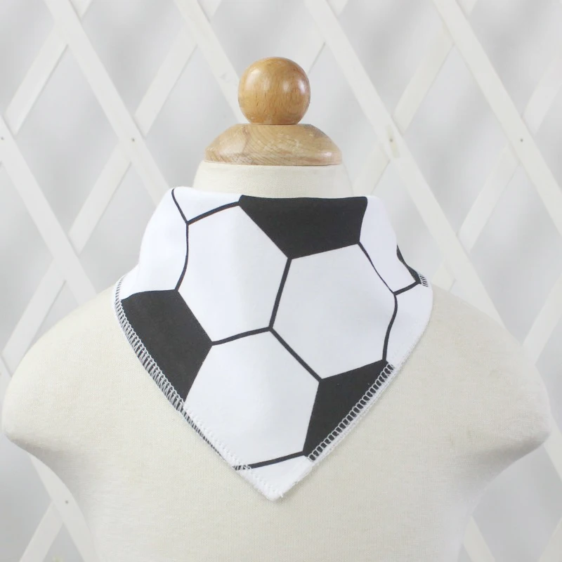 C4 football Хлопковая бандана, нагрудники, детский халат для кормления, Детская слюнявчик, Слюнявчик с героями мультфильмов, Детские аксессуары для еды, мягкие детские вещи - Color: C4 football