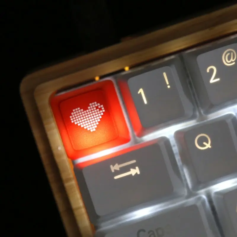 1 шт. красного цвета с надписью Love узором в виде сердца Белая освещенная