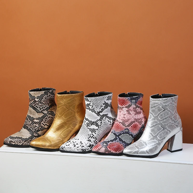 Женские ботильоны с принтом змеиной кожи Ботильоны на молнии острым носком обувь