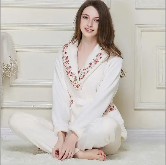 white Fdfklak/женская одежда высокого качества; коллекция года; Сезон Зима; Фланелевая пижама из 3 предметов; Семейный комплект; пижамы; Mujer; комплекты для сна; q404 - Цвет: white