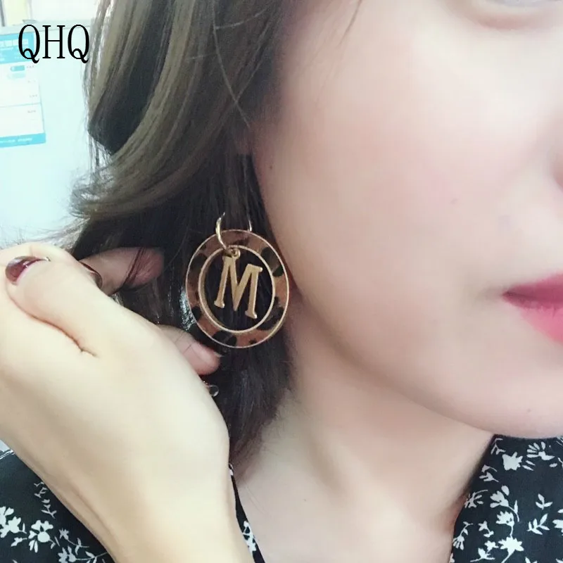 Серьги QHQ корейские красивые леопардовые серьги с буквами m длинные модные