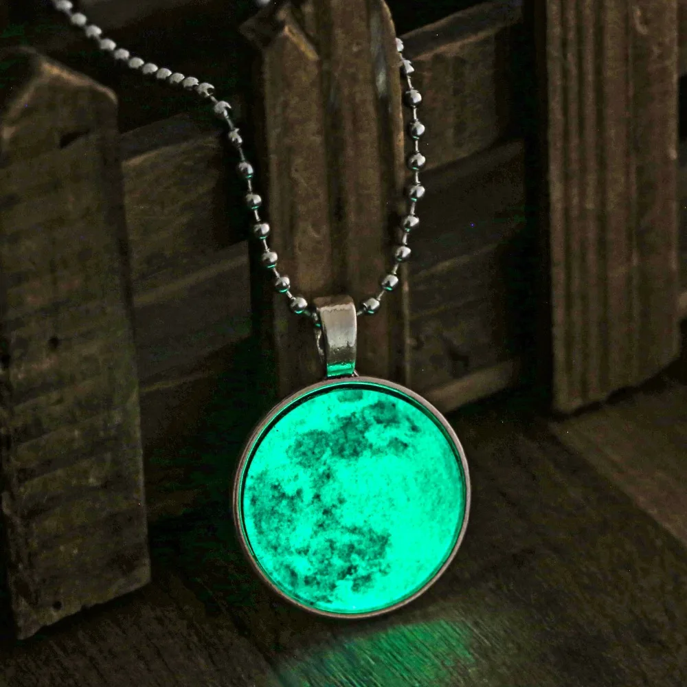 Vintage Long Moon Glow In The Dark Necklace Glow Moon Necklace For Women Jewelry Cabochons lunar Pendant Fluorescence Light