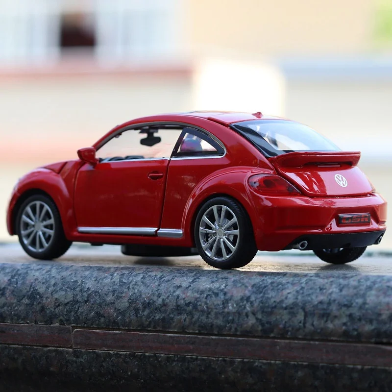 Модель автомобиля в масштабе 1/32 VW Beetle литый под давлением со звуком светильник