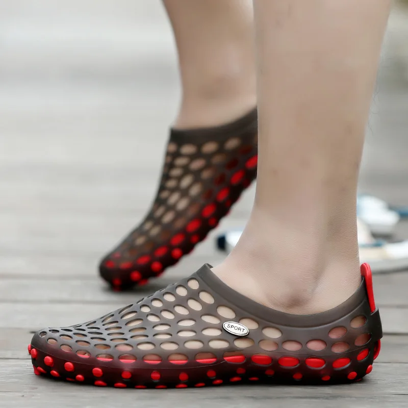 

2019 New men sandals men hole slippers couple sandals mules and clogs garden shoes for unisex breathable beach shoes BF07