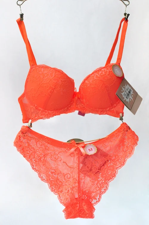 

Комплект нижнего белья с кружевным бюстгальтером, с глубоким V-образным вырезом, размера плюс