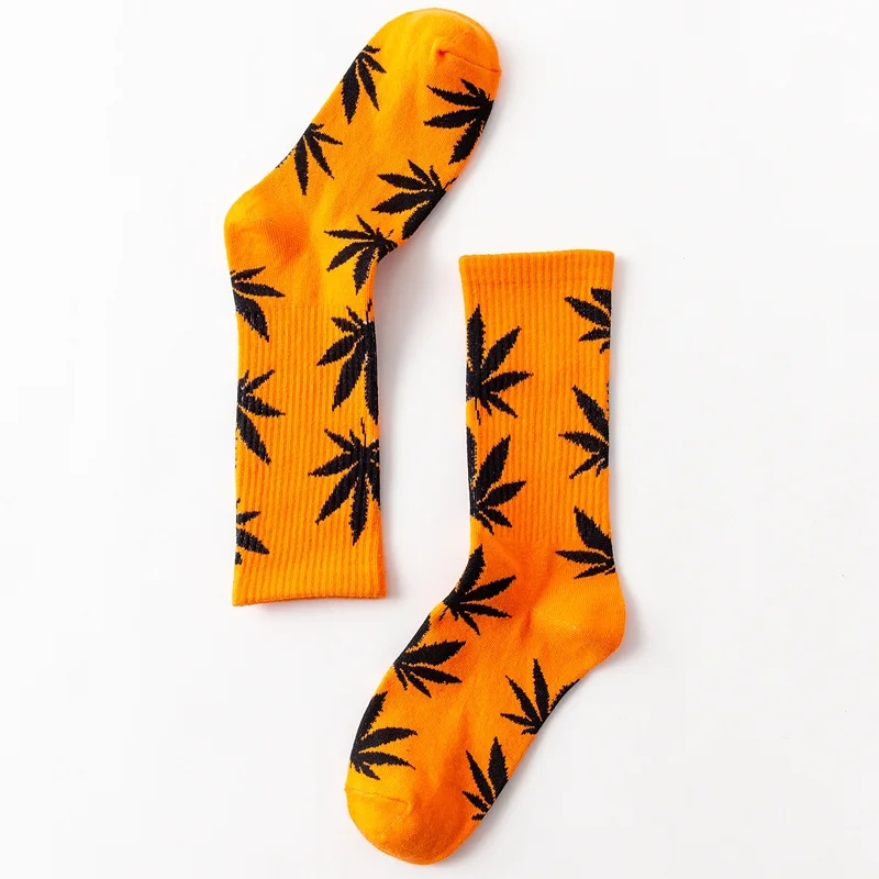 Black Leaf in Orange Осенне-зимние популярные женские разноцветные забавные носки с Кленовым листом хлопковые мужские носки средней длины, счастливые носки Высокие Бедра хипстерские прикольные носки - Цвет: Black Leaf in Orange