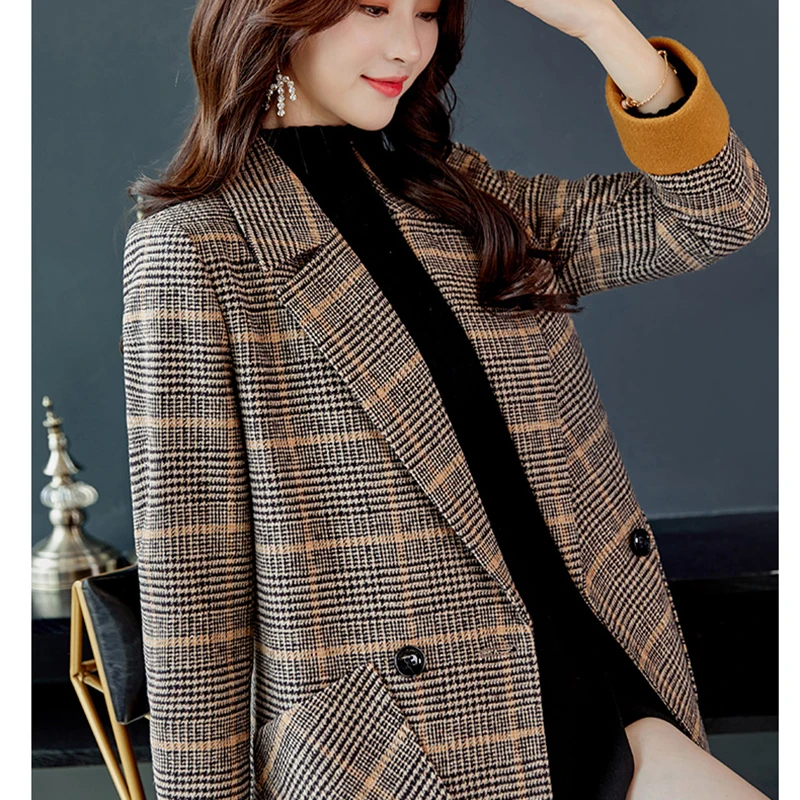 Женское шерстяное пальто в клетку длинное офисное с карманами приталенное