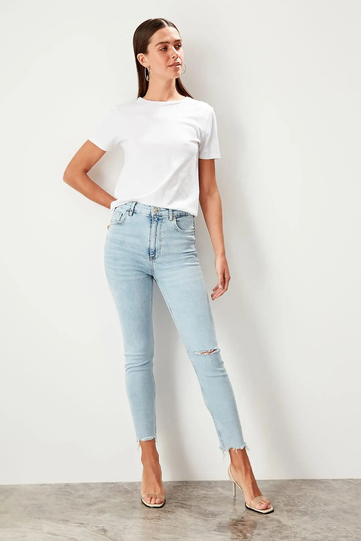 Trendyol Mavi Ripped Detailed High Waist Skinny Jeans TWOSS19KN0021 |