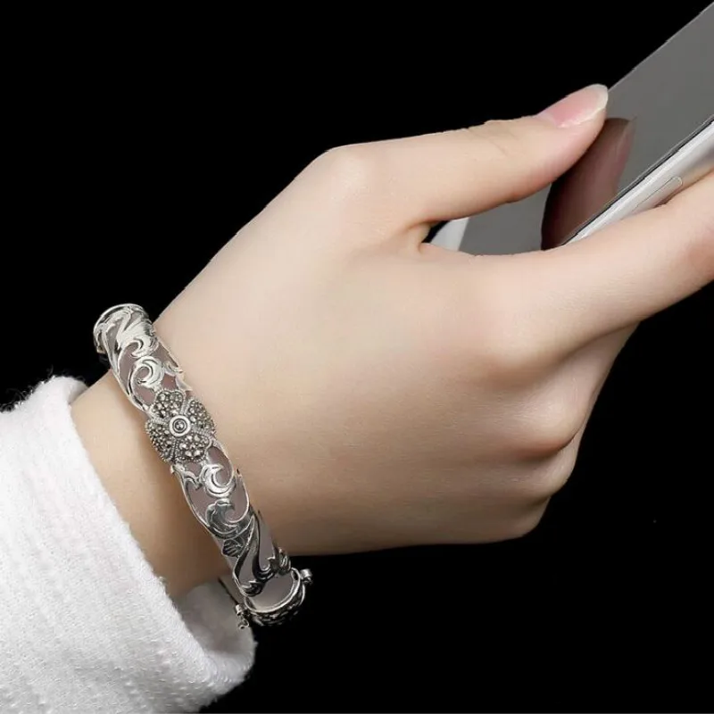 Браслет женский из серебра 925 пробы с зеленым белым опалом марказитами диаметр 100%