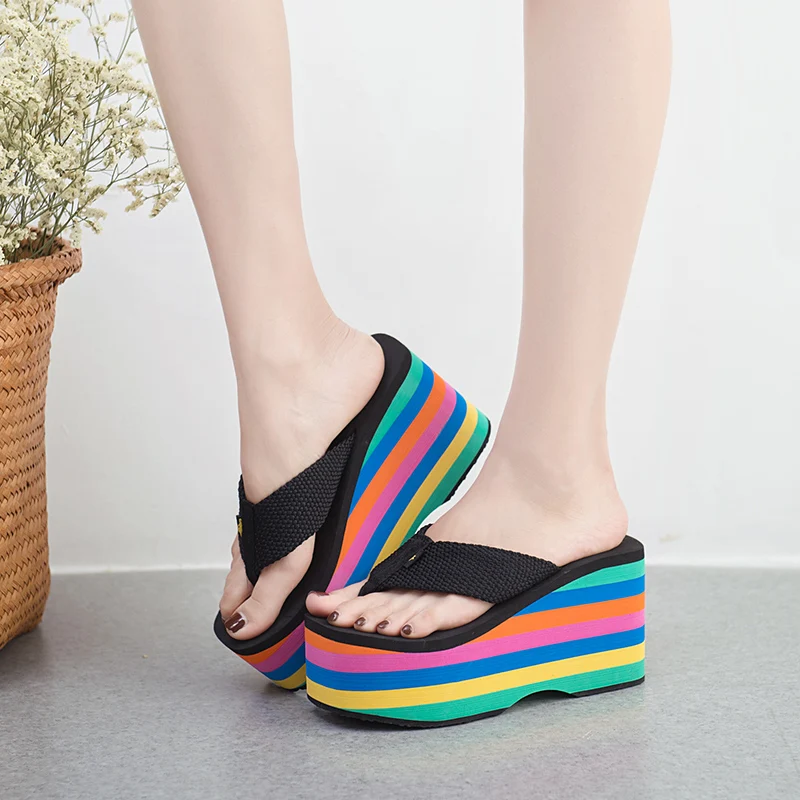 Женская обувь сезон лето радужные цвета на танкетке очень высокий каблук