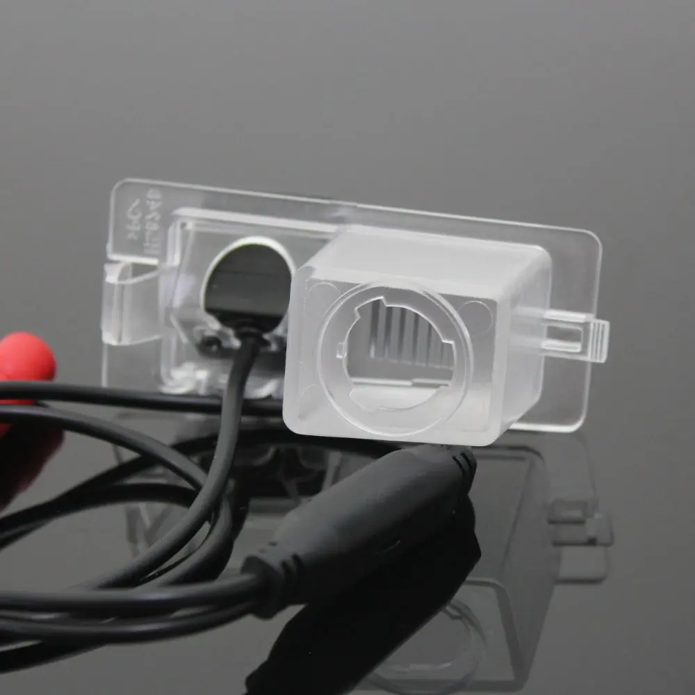 

Car Rear View Camera For SsangYong Rexton Y300 / Reverse Back Up CAM HD CCD RCA NTST PAL / License Plate Light Camera