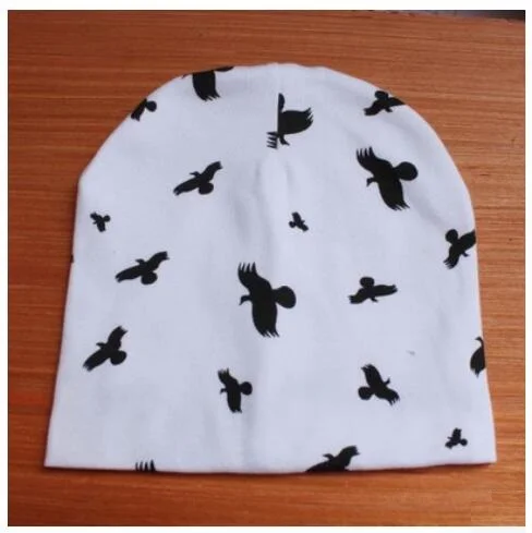 white black birds Детская вязаная хлопковая шапка с рисунком медведя и Бэтмена для новорожденных мальчиков и девочек; сезон весна-осень; Детские шапки; детская шапочка - Цвет: white black birds