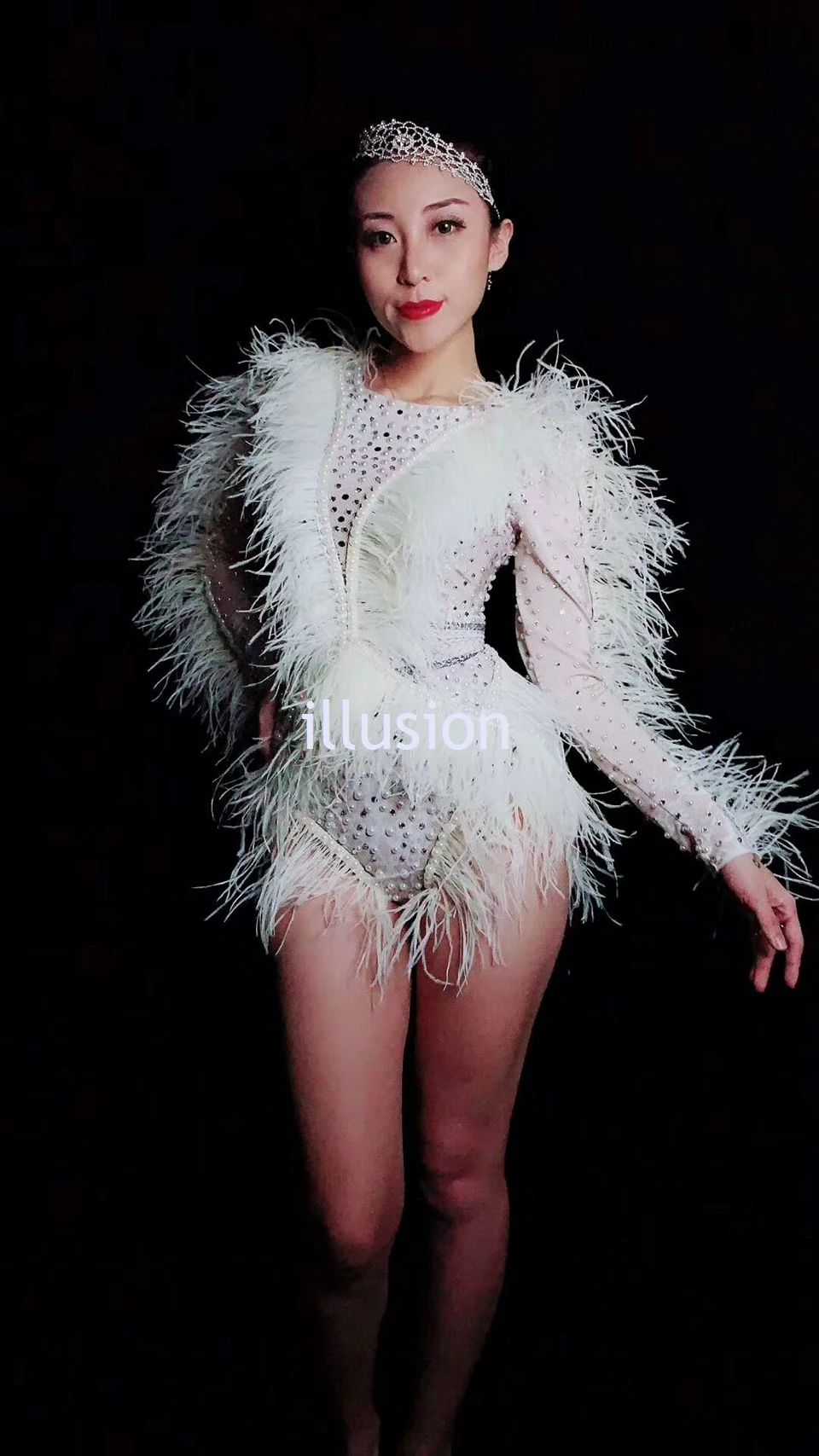 Блестящий серебряный комбидресс с жемчужинами и бахромой женский костюм для