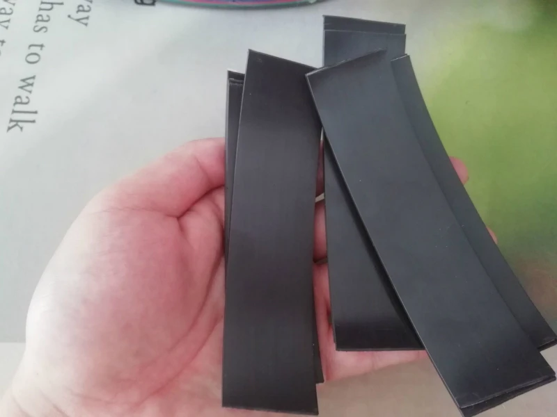 Гибкий мягкий резиновый магнит на клейкой основе магнитный лист для