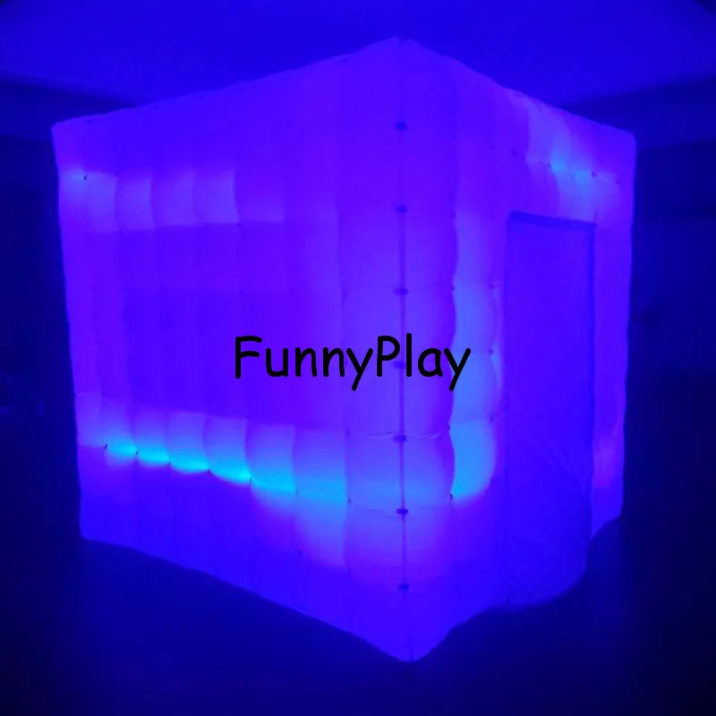 Белая кубическая портативная надувная фотобудка корпус с двумя дверями и