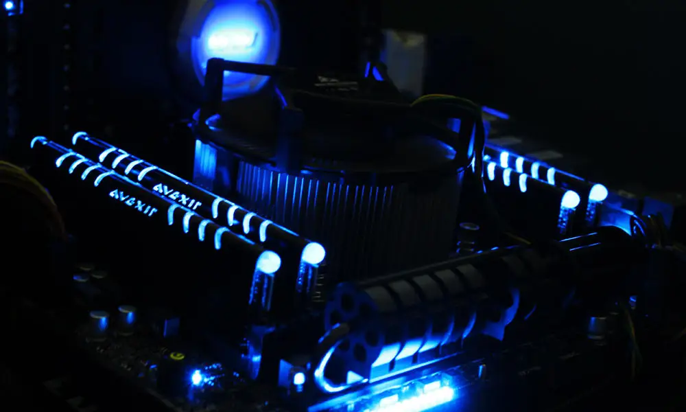 AVEXIR Оперативная память DDR4 4 ГБ 2400 мГц 8 2133 16 Desktop памяти 11 28 PC4 19200 CL = 15/16 один
