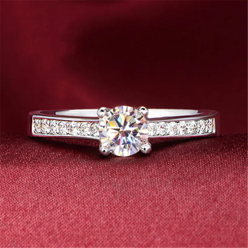 Чарльз и Colvard сертифицированных 0.5ct бриллиант Муассанит женщина Обручение кольцо Твердые Серебряное кольцо