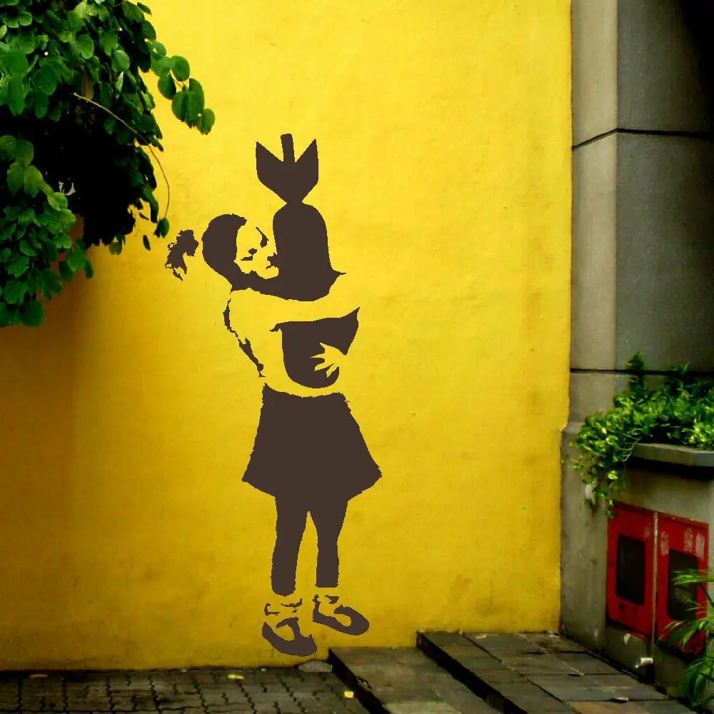 BANKSY на стену Наклейка девушка HUGING BOMB художественная переводная наклейка с