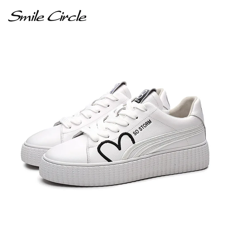 Коллекция 2018 года сезон весна кроссовки из натуральной кожи со смайликом женская
