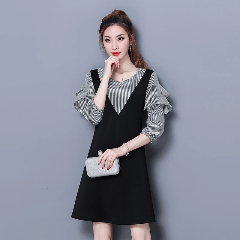 Дамская корейская версия нового платья на весну и осень с полосатой отделкой и сочетанием модных подделок на семь точек рукава V.