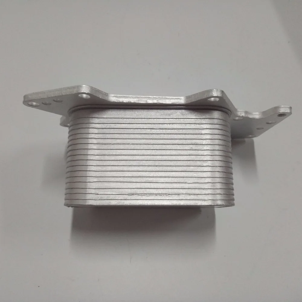 Новый масляный радиатор двигателя для 2007 2012 Audi A5 A6 Q5 Q7 S5 S6 VW Touareg OEM