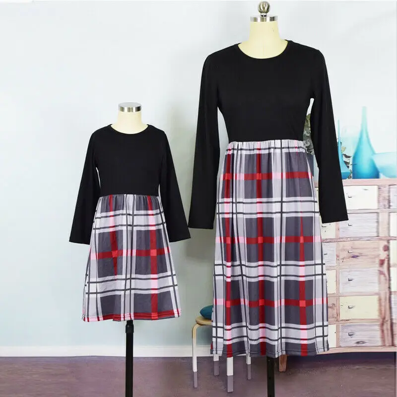 Новейшая одежда для мамы и дочки платье макси ребенка женское в клетку с длинным