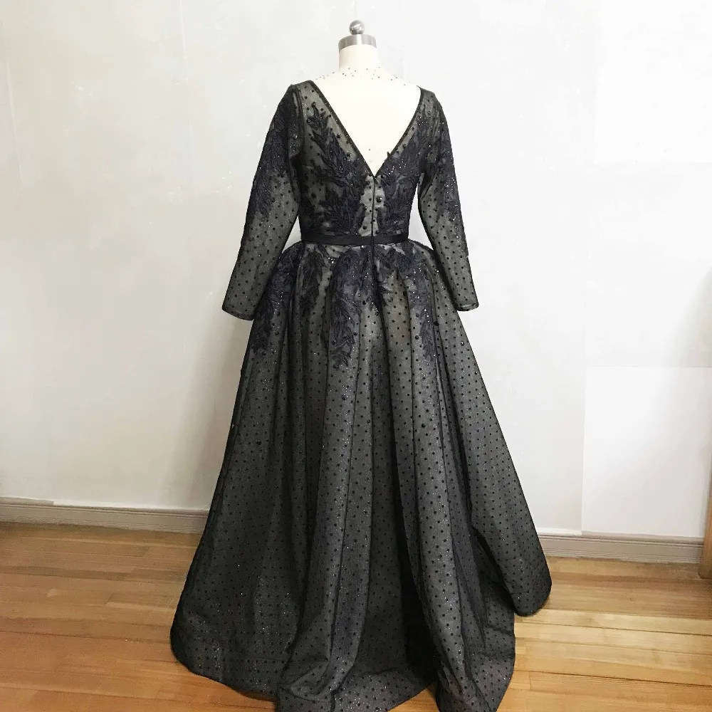 

Vintage Black Vestidos De Fiesta V Neck Appliqued Lace Pearls Half Sleeve Long Evening Dresses 2019