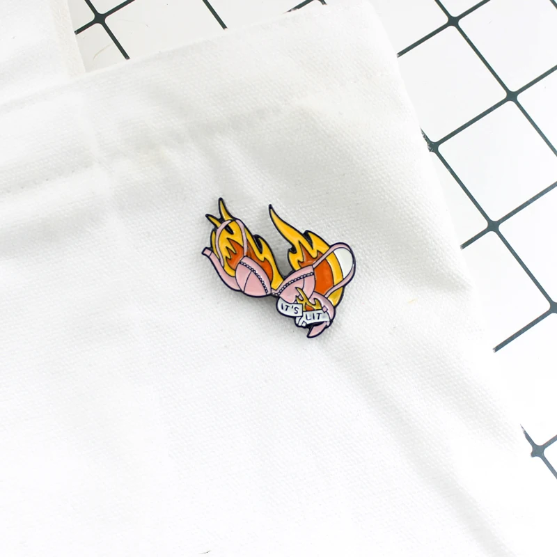 Сексуальный бюстгальтер брошь &quotэто LIT' сверкающими пламени нижнее белье эмаль