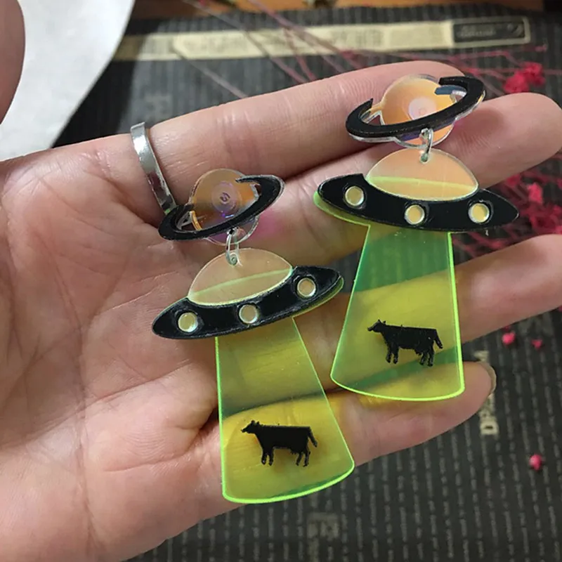 Акриловые геометрические висячие серьги подвески в виде летающей тарелки НЛО и